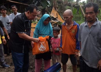 Bupati Muaro Jambi Serahkan Bantuan Kepada Korban Kebakaran di Desa Talang Kerinci