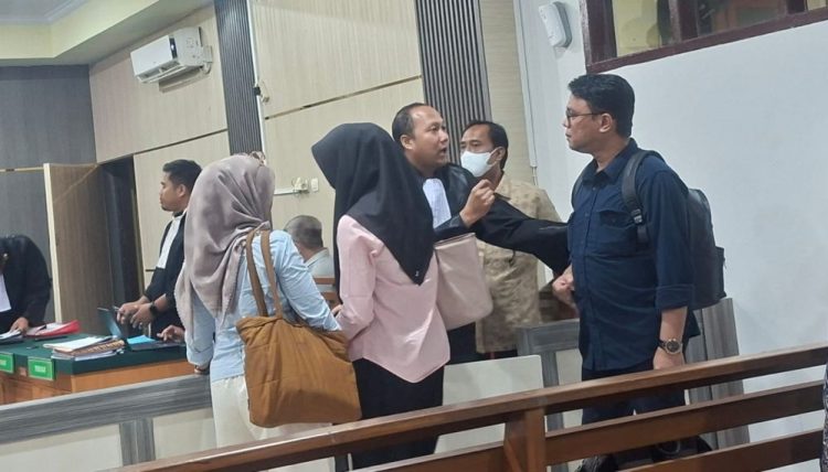 Ditegur Hakim Hingga Ngaku Lalai, Eks Dirut Perumda Tirta Mayang Jambi Dwike Dicecar JPU
