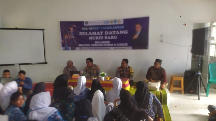 ‎MPLS Ramah, Aman dan Nyaman di SMAN 3 Sarolangun, Kapolsek Pauh Tekankan Bahaya Judi Online dan Narkoba