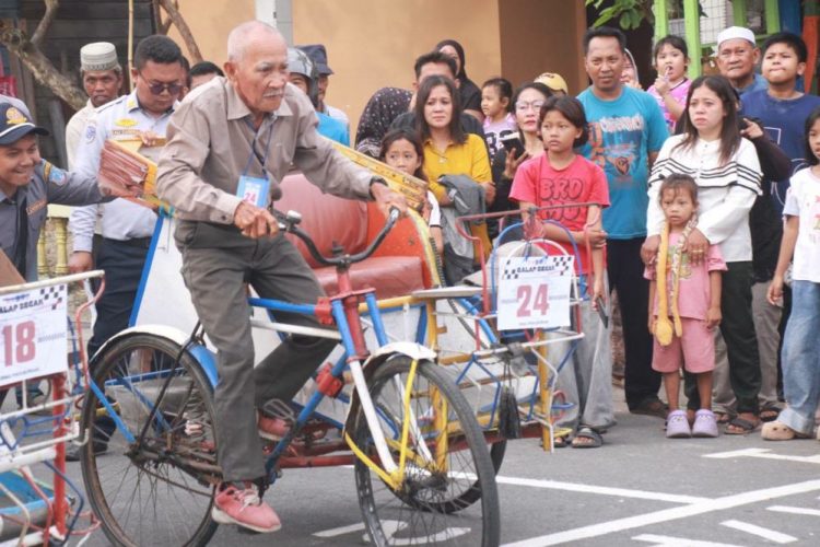 Bupati Anwar Sadat Dorong Becak Tetap Eksis, Lomba Becak Hias Semarakkan HUT RI dan Hari Jadi Tanjab Barat