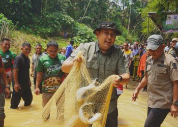 Bupati M. Syukur Didampingi Wabup Buka Lubuk Larangan Desa Telun