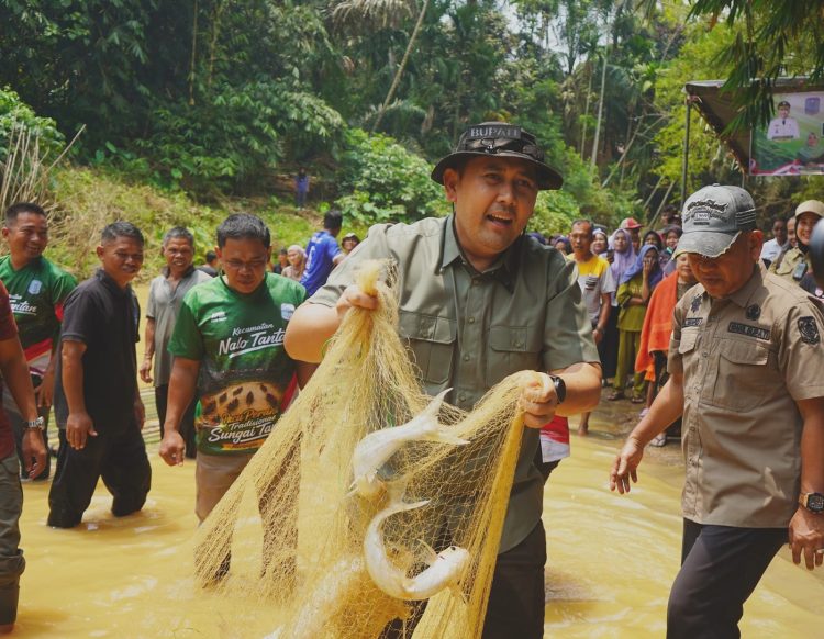Bupati M. Syukur Didampingi Wabup Buka Lubuk Larangan Desa Telun