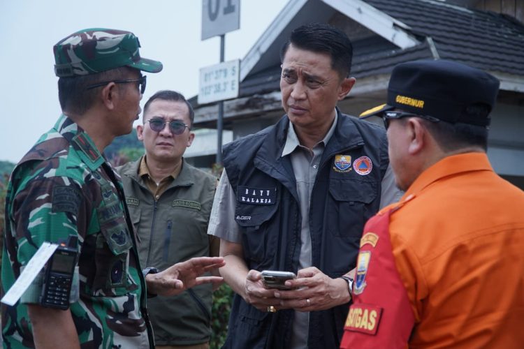 Gubernur Al Haris Bersama Danrem 042/Gapu Patroli Udara Tinjau Karhutla di Tanjab Timur