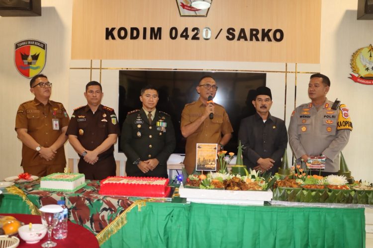 Kapolres Sarolangun dan Forkopimda Beri Kejutan HUT ke-81 TNI, Pererat Sinergitas