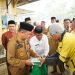 Gubernur Al Haris Salurkan 200 Paket Sembako dan Masker untuk Warga Terdampak Karhutla di Bungo